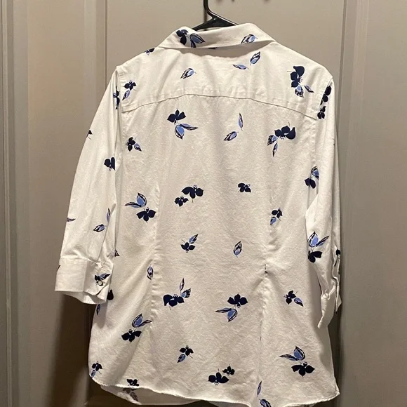 Chaps Women’s White & Blue Floral No-Iron Button-Down Blouse | Size 1X | 100% Co - Picture 10 of 10